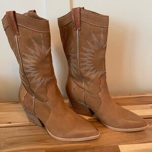NIB Dolce Vita Lawson cowboy boots in Whiskey Nubuck